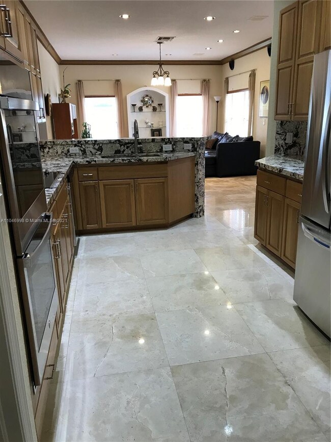 11283 NW 65th St, Doral, FL 33178 - photo 5