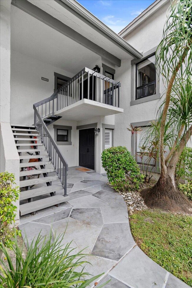 11355 Pond View Dr unit D202, Wellington, FL 33414 - photo 3