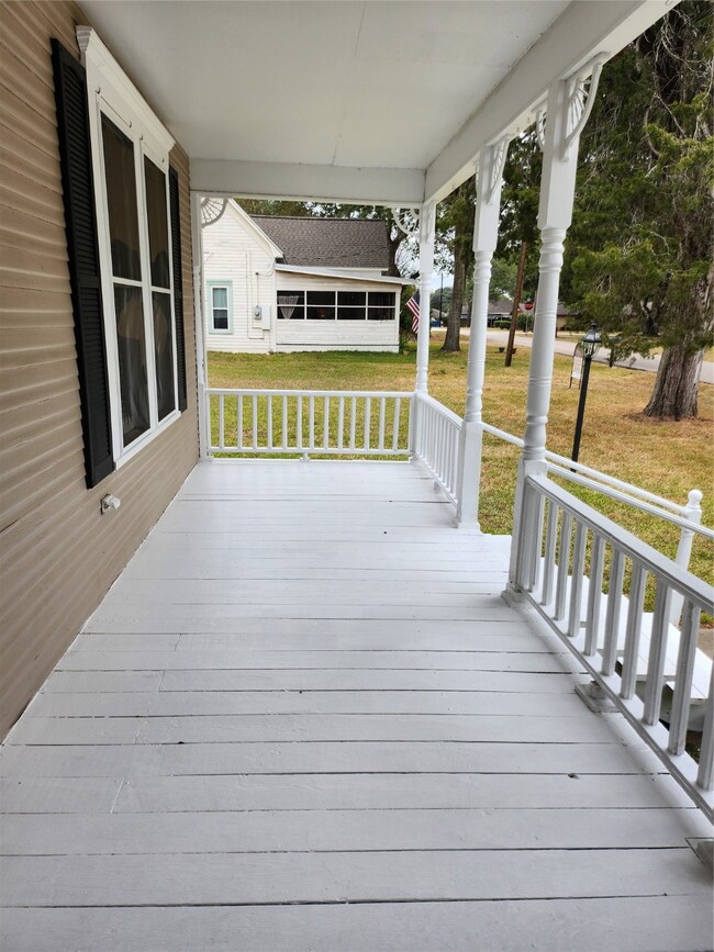 2318 Dewey St, Waller, TX 77484 - photo 2