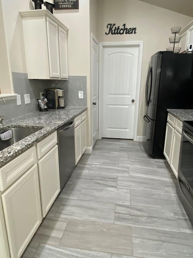 905 Saguaro Cir, Odessa, TX 79765 - photo 5