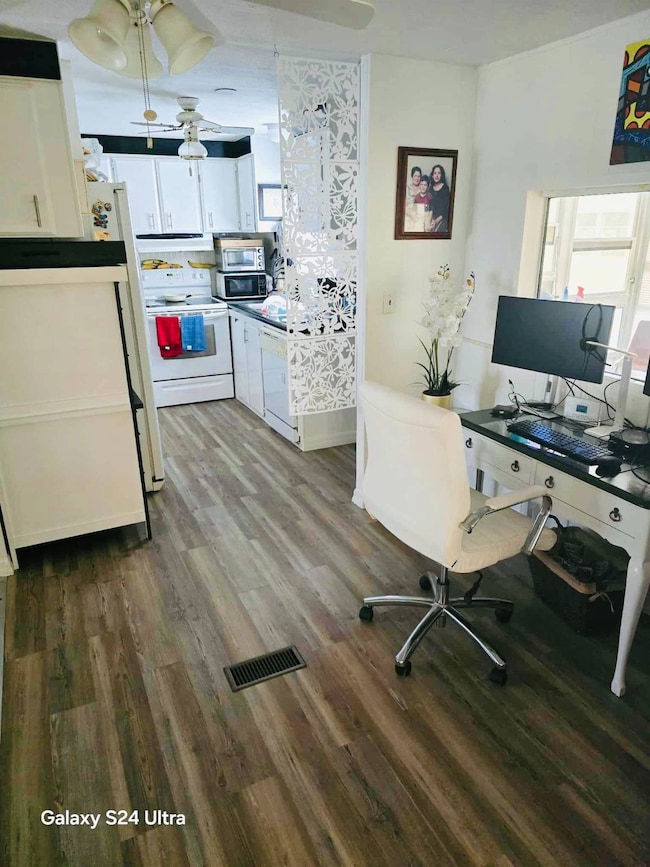 2051 Pioneer Trail unit 23, New Smyrna Beach, FL 32168 - photo 3