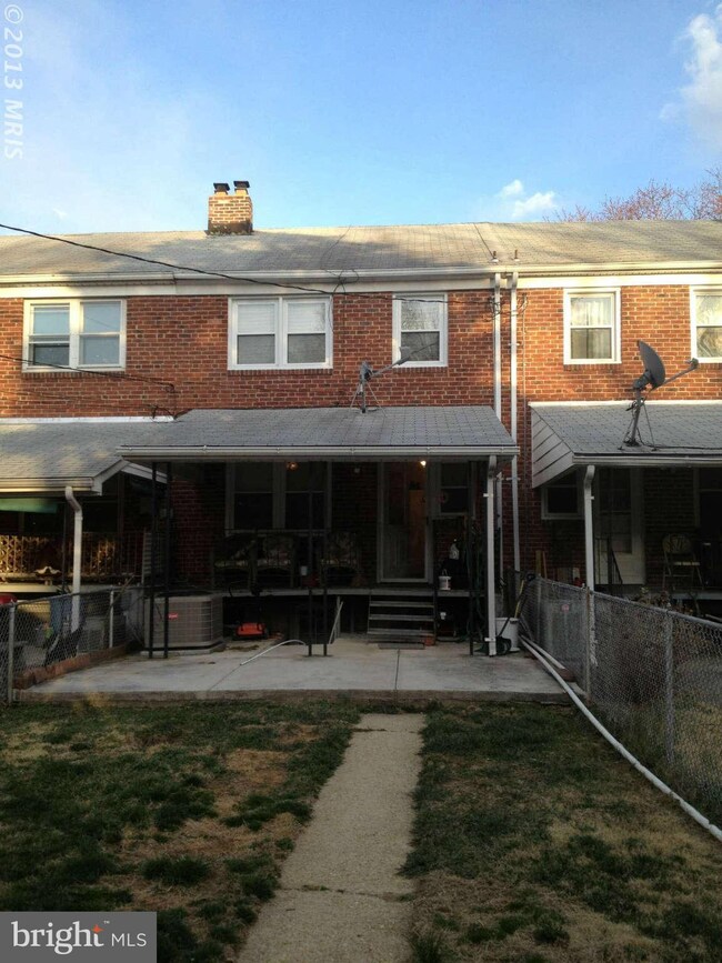 8626 Black Oak Rd, Parkville, MD 21234 - photo 3