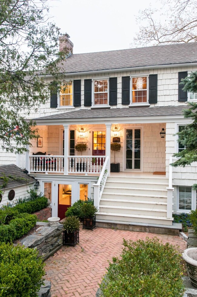 661 Steamboat Rd unit B, Greenwich, CT 06830 - photo 2