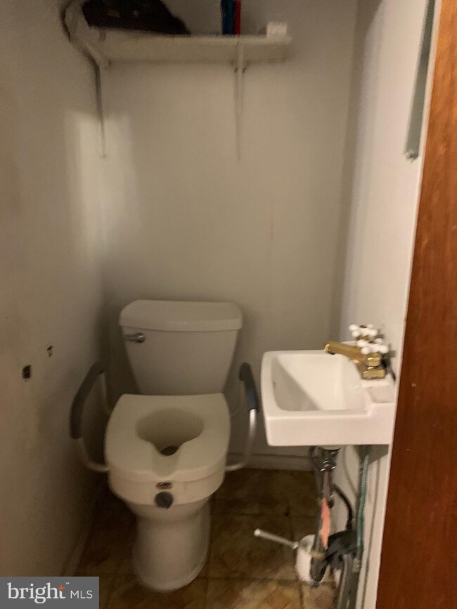 2327 Dickinson St, Philadelphia, PA 19146 - photo 5