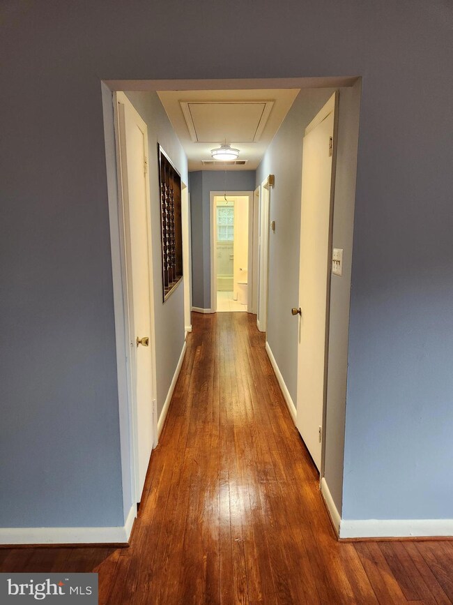 13111 Parkland Dr, Rockville, MD 20853 - photo 4