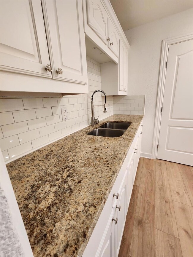 2520 W 5th Ave, Corsicana, TX 75110 - photo 5