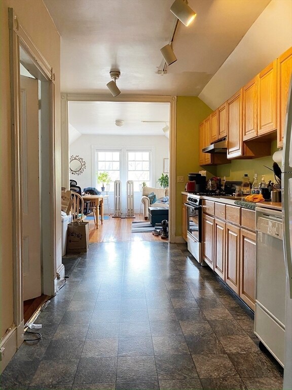 70 Perry St unit 4, Brookline, MA 02446 - photo 6