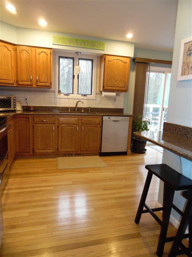 72 Beacon Rd, Glenmont, NY 12077 - photo 5