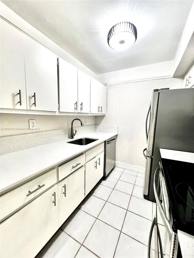 9404 SW 77th Ave unit M2, Miami, FL 33156 - photo 3