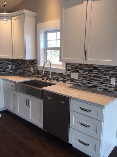 Kitchen with glass tile backsplash 1