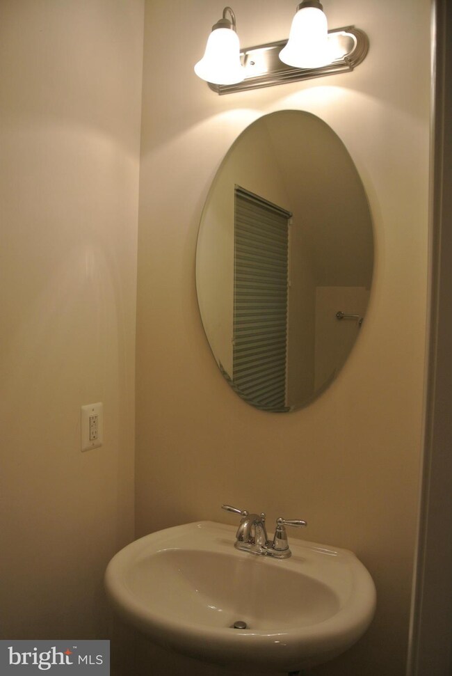 15167 Leicestershire St unit 50, Woodbridge, VA 22191 - photo 7