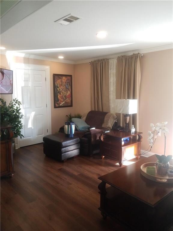 Den Area