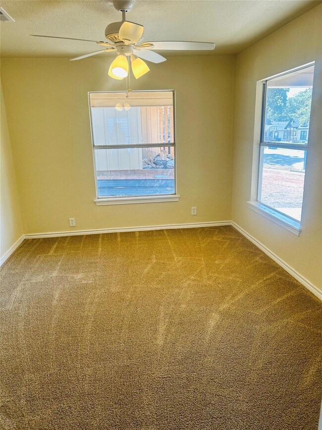 427 W Monterey St, Denison, TX 75020 - photo 6