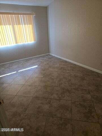 KINGS LIVING ROOM