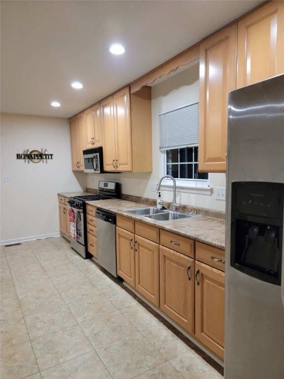 Fabulous kitchen upgraded cabinets