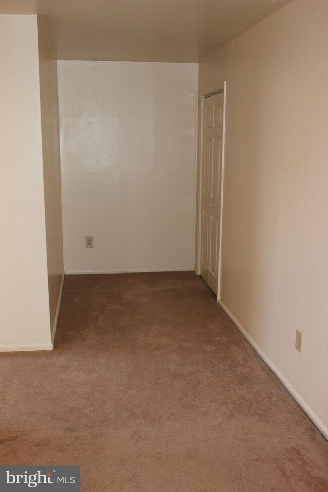 5729 Emilie Rd, Levittown, PA 19057 - photo 6