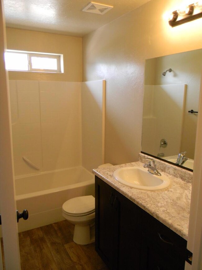 1652 W-Main Bath