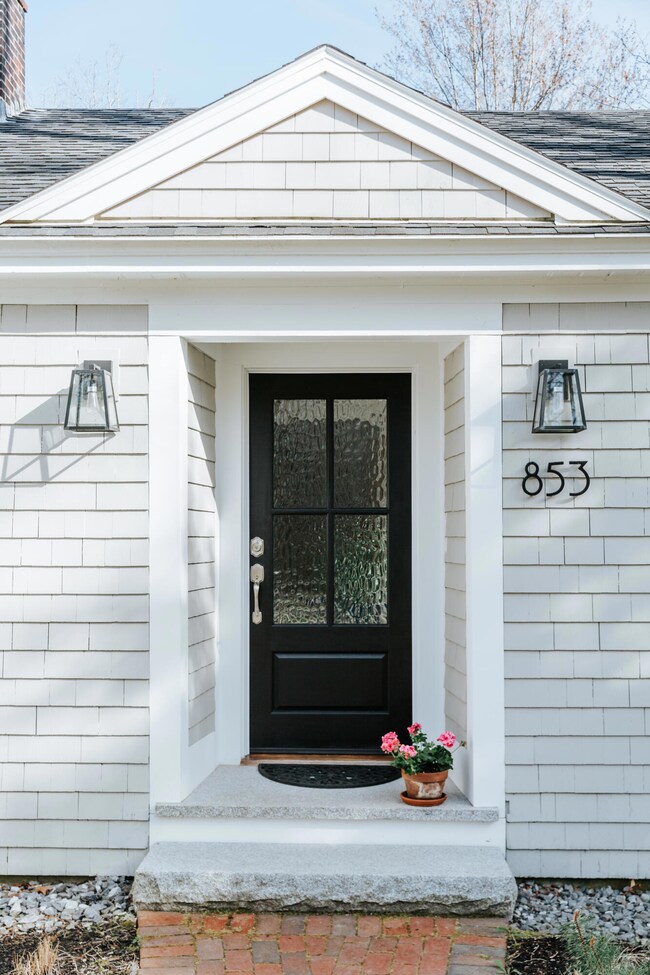 853_Merepoint_Rd-007