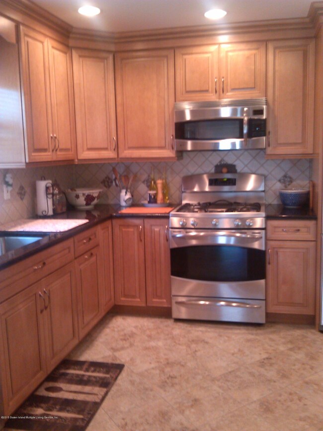 66 Woodlawn Ave, Staten Island, NY 10305 - photo 3