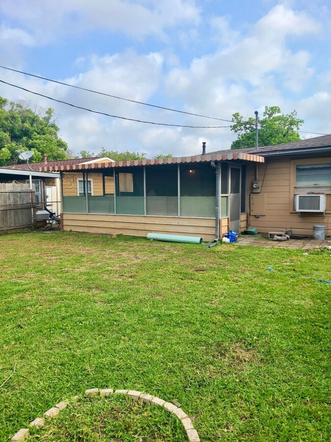 4046 Erby St, Houston, TX 77087 - photo 2