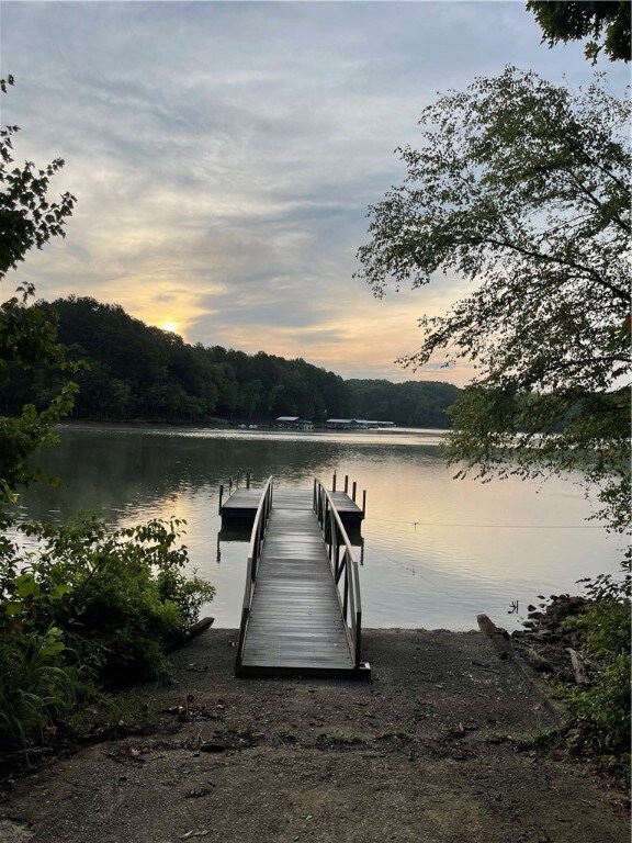 Community MT BAY boat ramp, less than 2 minutes fr