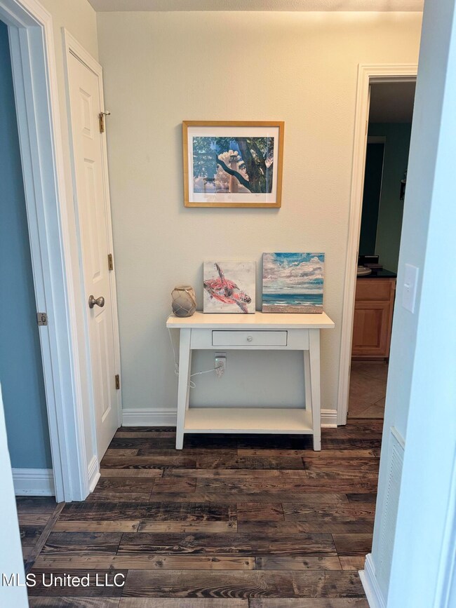 Bed 2 Entryway