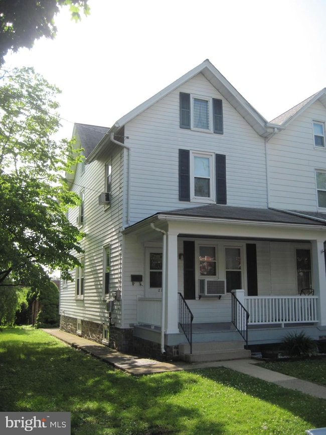 27 S 6th St, Quakertown, PA 18951 - photo 3