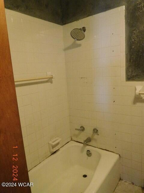 Full bath shower