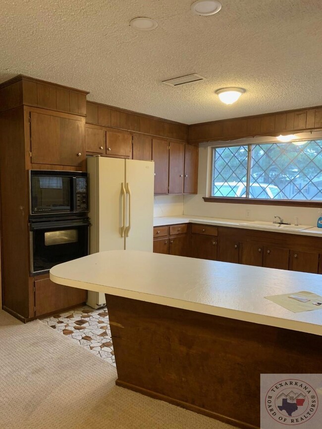 809 Redwater Rd, Wake Village, TX 75501 - photo 6