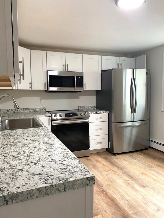 17 Pingree Hill Rd, Derry, NH 03038 - photo 2