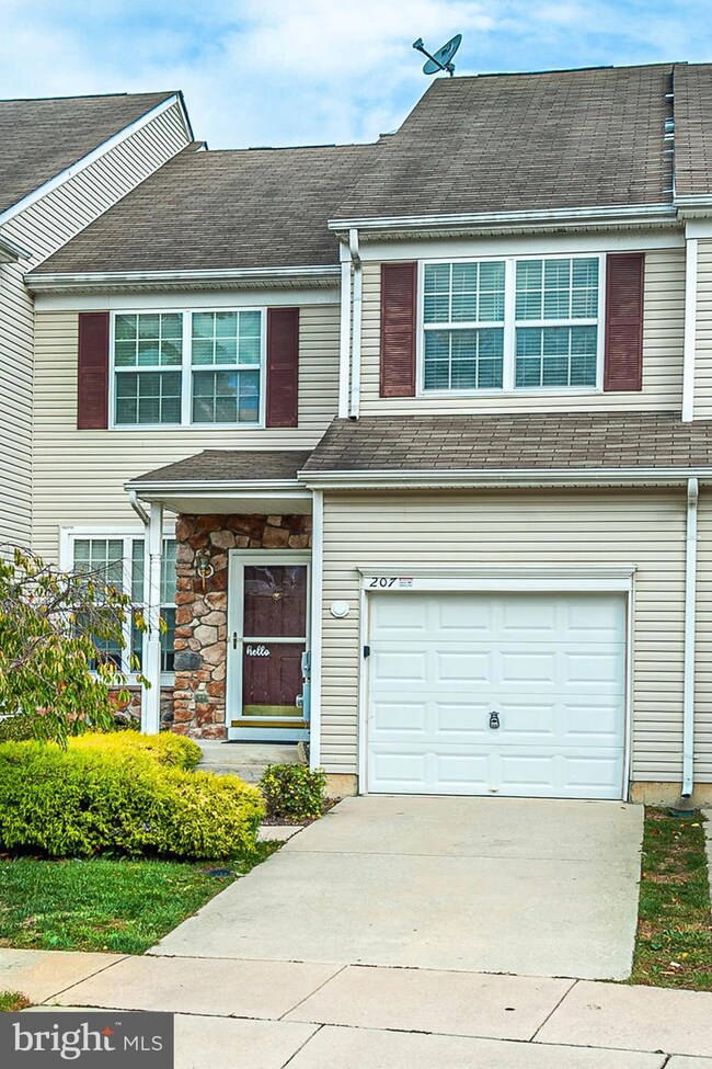 207 Chancellor Dr, Woodbury, NJ 08096 - photo 2