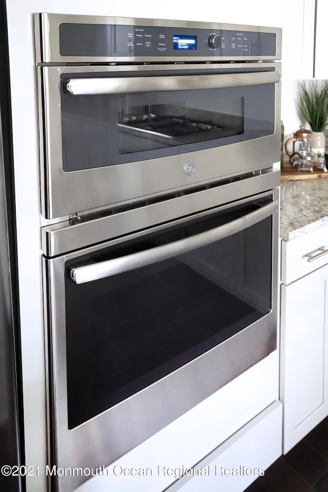 CJH_VenueAtMonroe_Pic_Davenport_Kitchen_