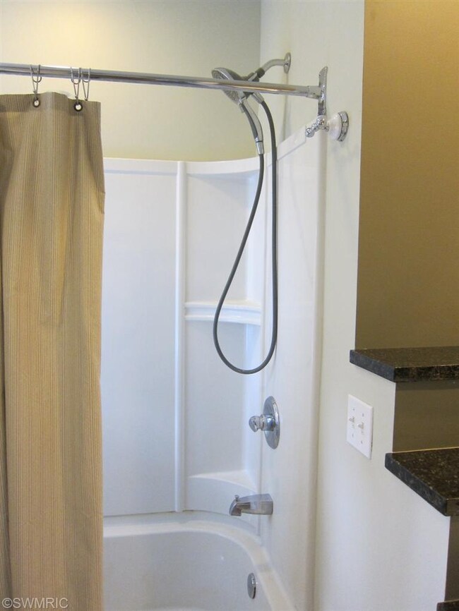 908 Clover St, Kalamazoo, MI 49008 - photo 5