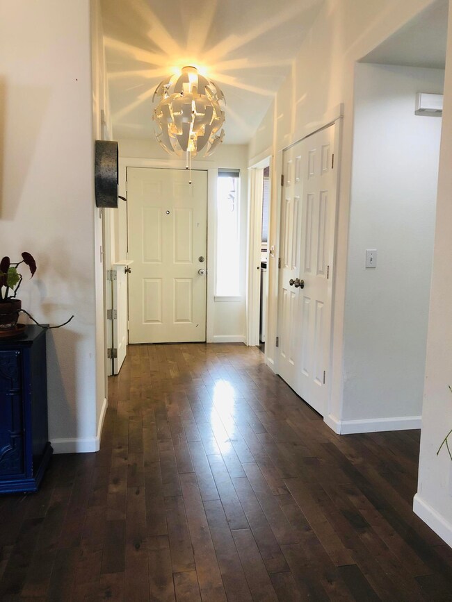 2811 SW Reindeer Ave, Redmond, OR 97756 - photo 5