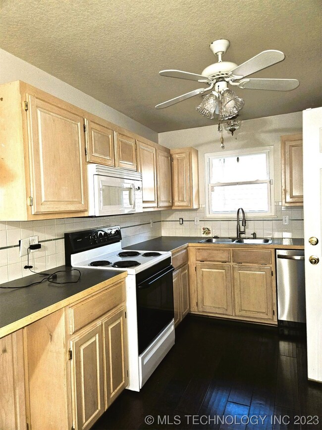 1132 E Watchorn Ave, Sapulpa, OK 74066 - photo 4