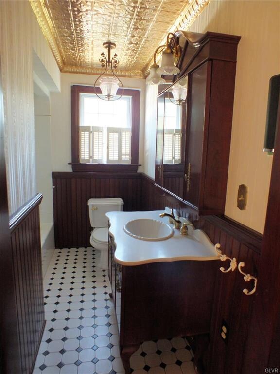 Full bathroom