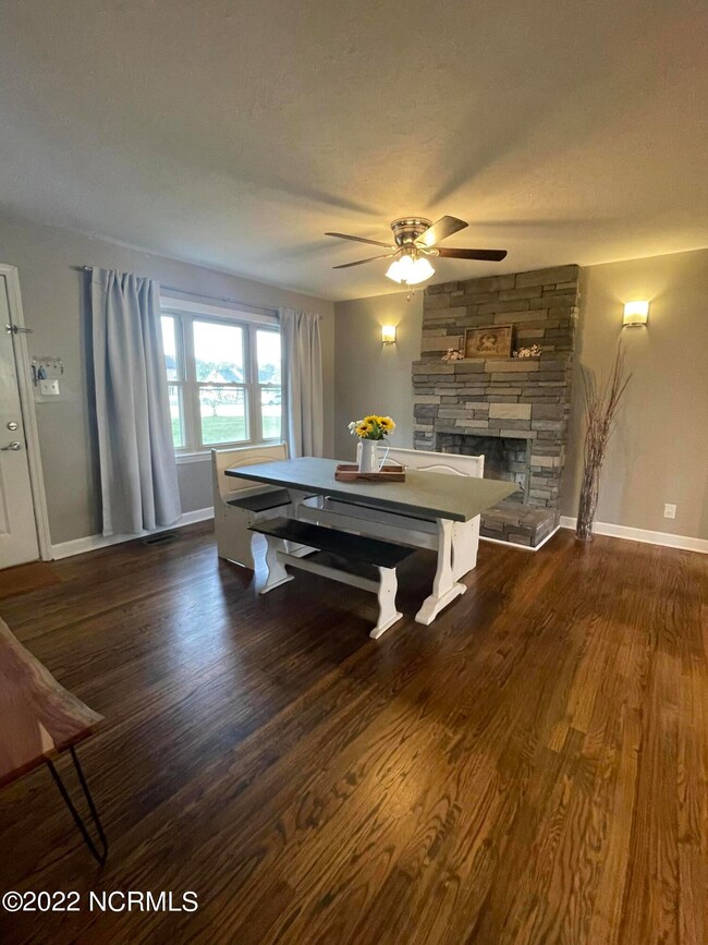 Formal dining/living