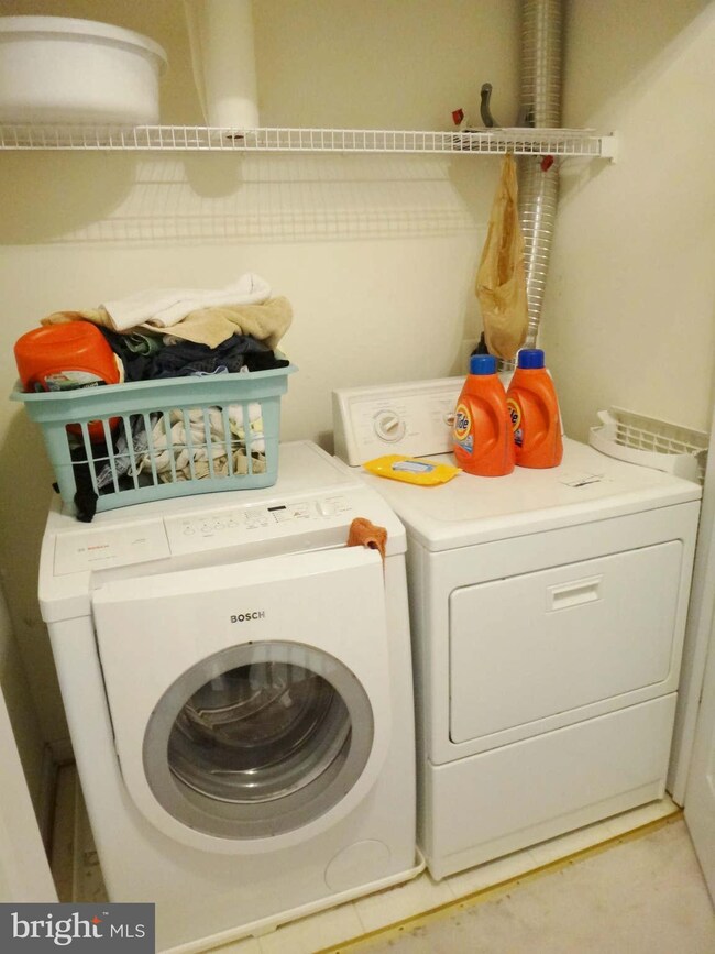 2607 Tarleton Corner Dr, Herndon, VA 20171 - photo 6