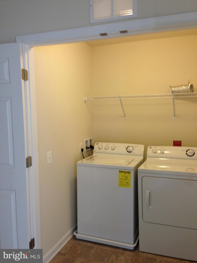 43516 Stonecliff Terrace unit ., Chantilly, VA 20152 - photo 7