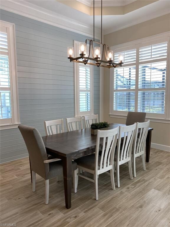 Dining room adjacent to the kitchen with plantatio