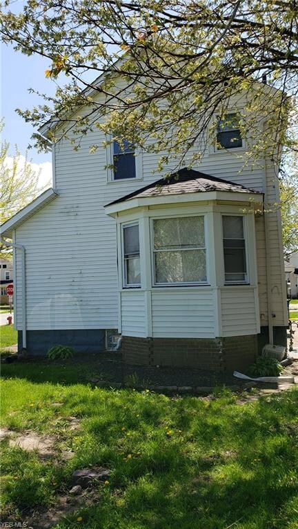 2345 E 29th St, Lorain, OH 44055 - photo 4