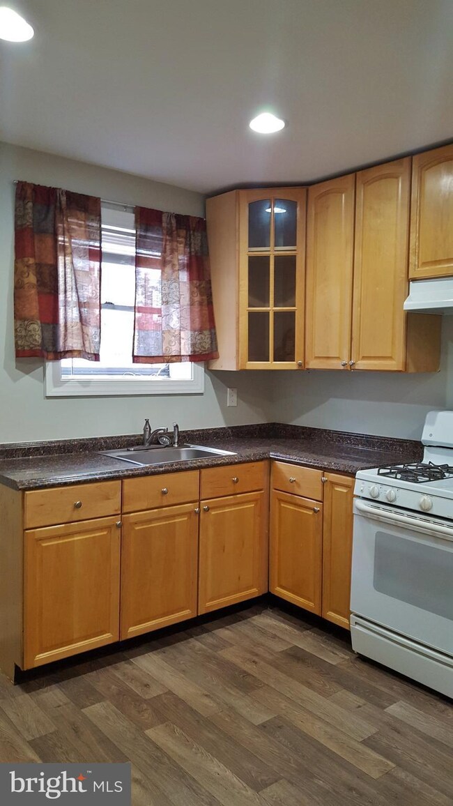 516 N Rose St, Baltimore, MD 21205 - photo 4