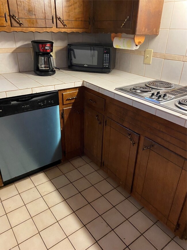 2852 County Road 936c, Alvin, TX 77511 - photo 4