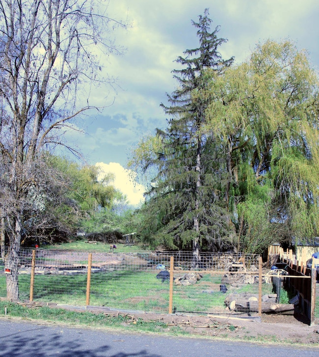 1859 Burns St, Klamath Falls, OR 97603 - photo 2