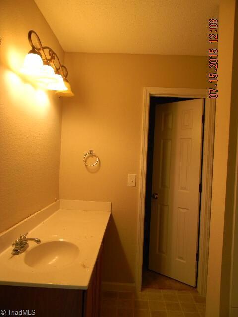 3528 Marksbury Dr, Greensboro, NC 27405 - photo 6