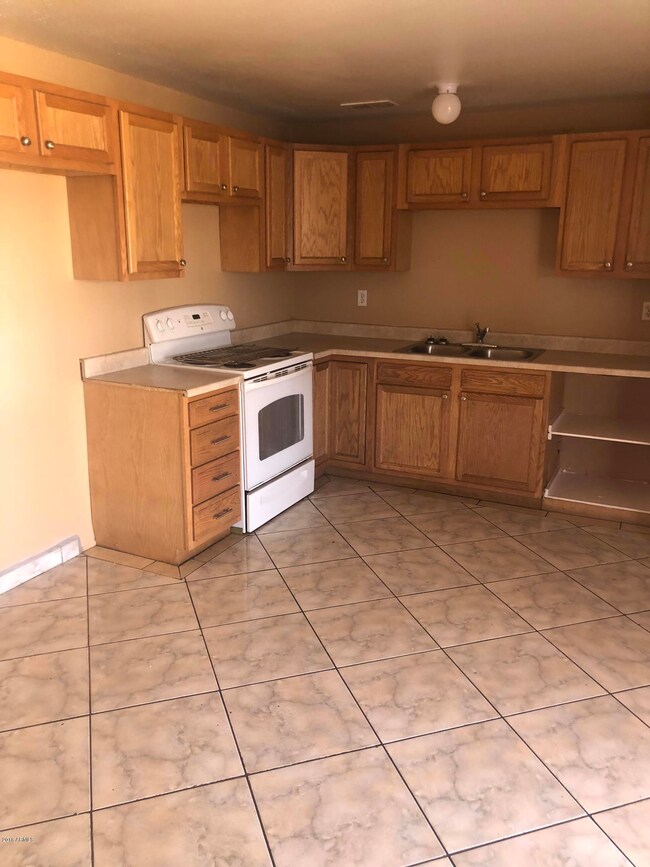 4307 N 73rd Ln, Phoenix, AZ 85033 - photo 2