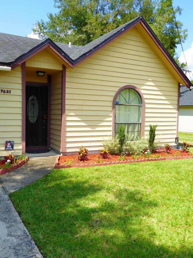 7631 Gregory Dr, Jacksonville, FL 32210 - photo 3