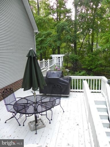 8 Padonia Woods Ct, Cockeysville, MD 21030 - photo 2