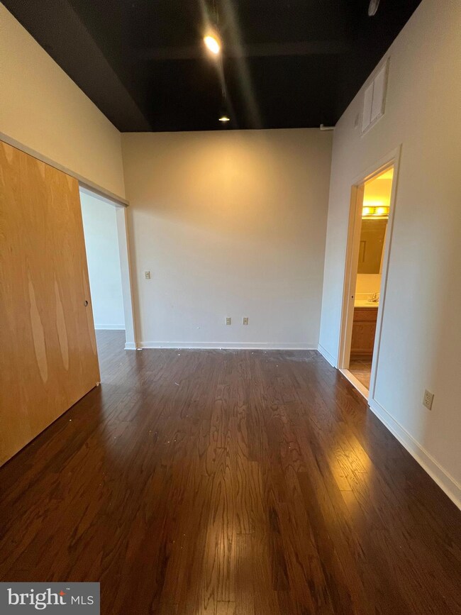 801 Walnut St unit 302, Philadelphia, PA 19107 - photo 7