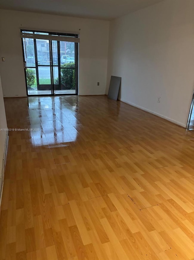 871 NE 207th Ln unit 10315, Miami, FL 33179 - photo 2